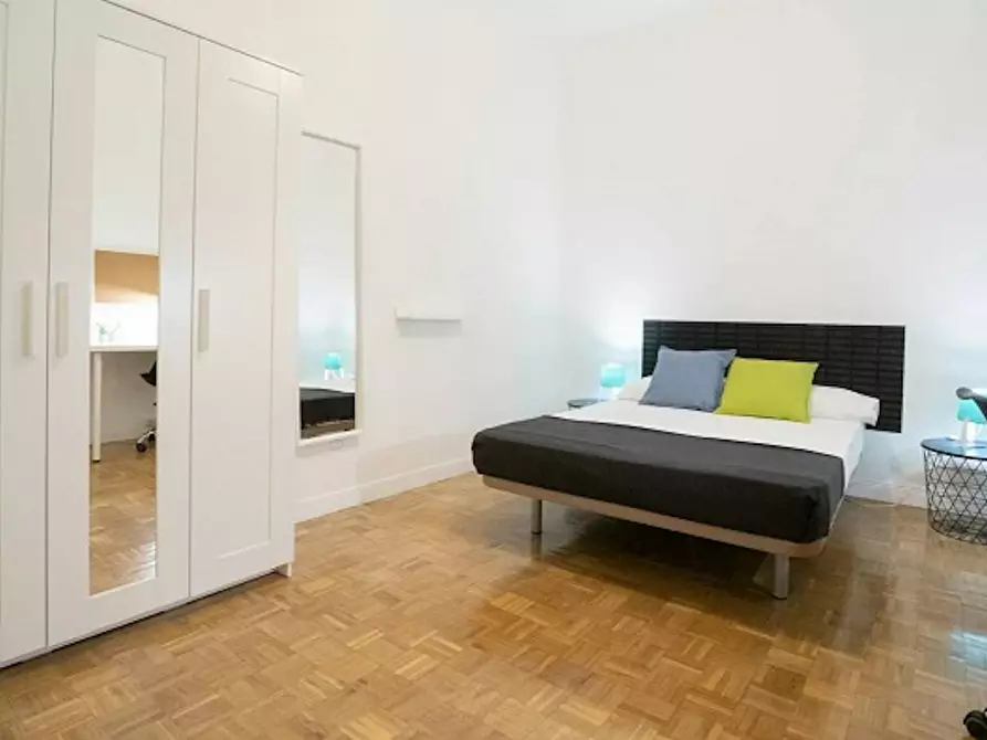 Immagine 2 di Camera in affitto  in Calle de Fuencarral a Madrid