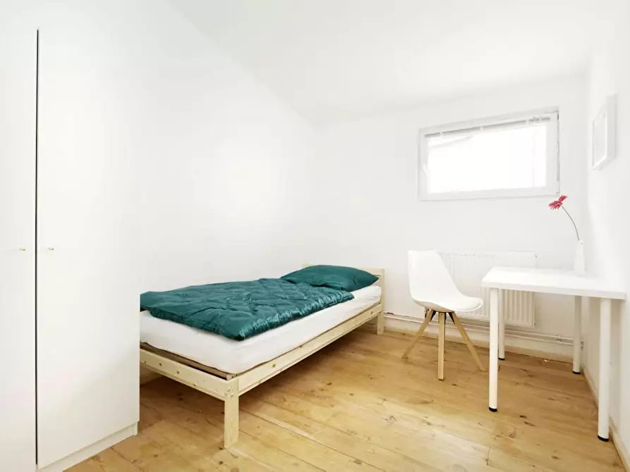 Immagine 1 di Camera in affitto  in Emdenzeile a Berlin