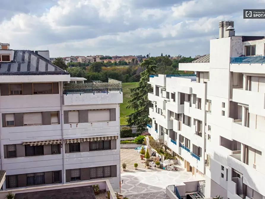 Immagine 5 di Camera in affitto  in Viale Jonio a Roma