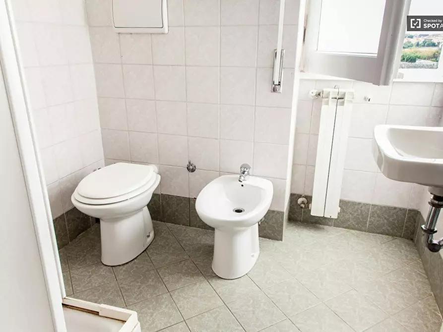 Immagine 8 di Camera in affitto  in Viale Jonio a Roma