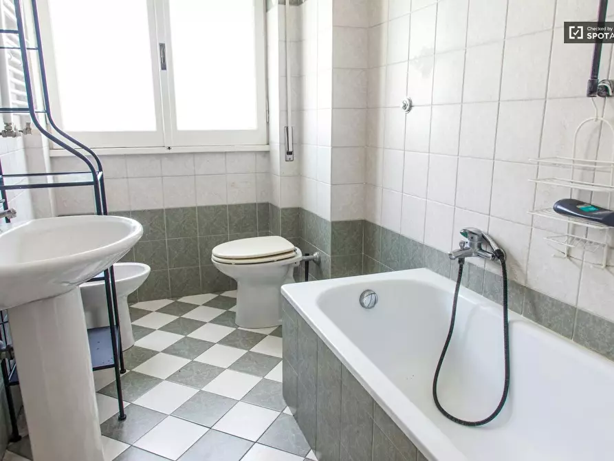 Immagine 6 di Camera in affitto  in Viale Jonio a Roma