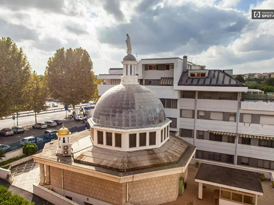 Immagine 3 di Camera in affitto  in Viale Jonio a Roma