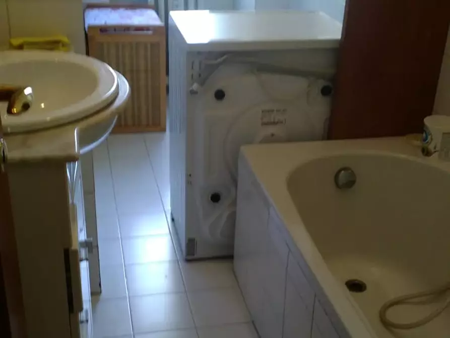 Immagine 3 di Camera condivisa in affitto  in Via Flumendosa a Milano