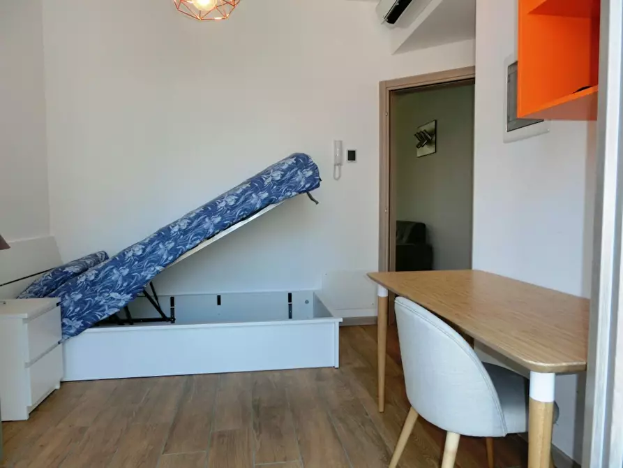 Immagine 2 di Camera in affitto  in Via Risorgimento a Cologno Monzese