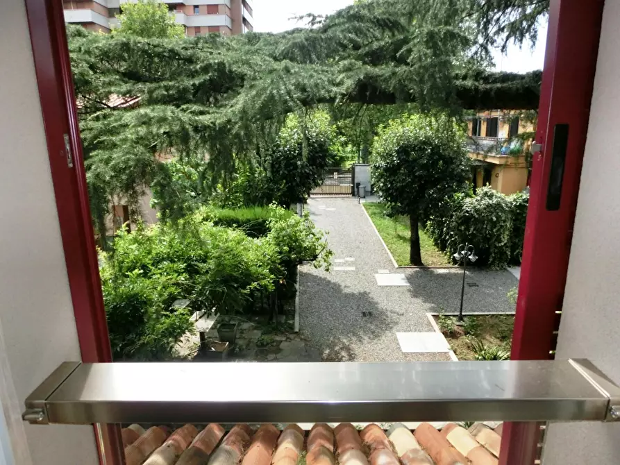 Immagine 5 di Camera in affitto  in Via Risorgimento a Cologno Monzese
