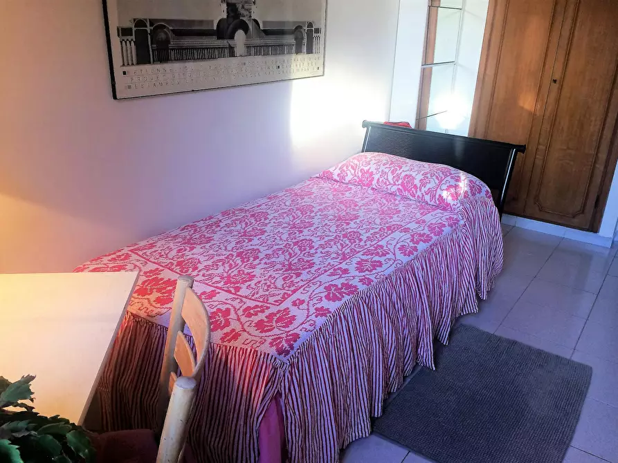 Immagine 2 di Camera in affitto  in Via Fra' Domenico Buonvicini a Firenze