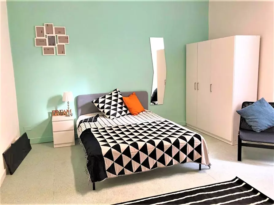 Immagine 1 di Camera in affitto  in Via della Cernaia a Firenze