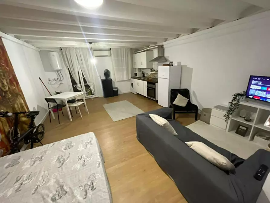 Immagine 1 di Appartamento in affitto  in Carrer de Ferran a Barcelona