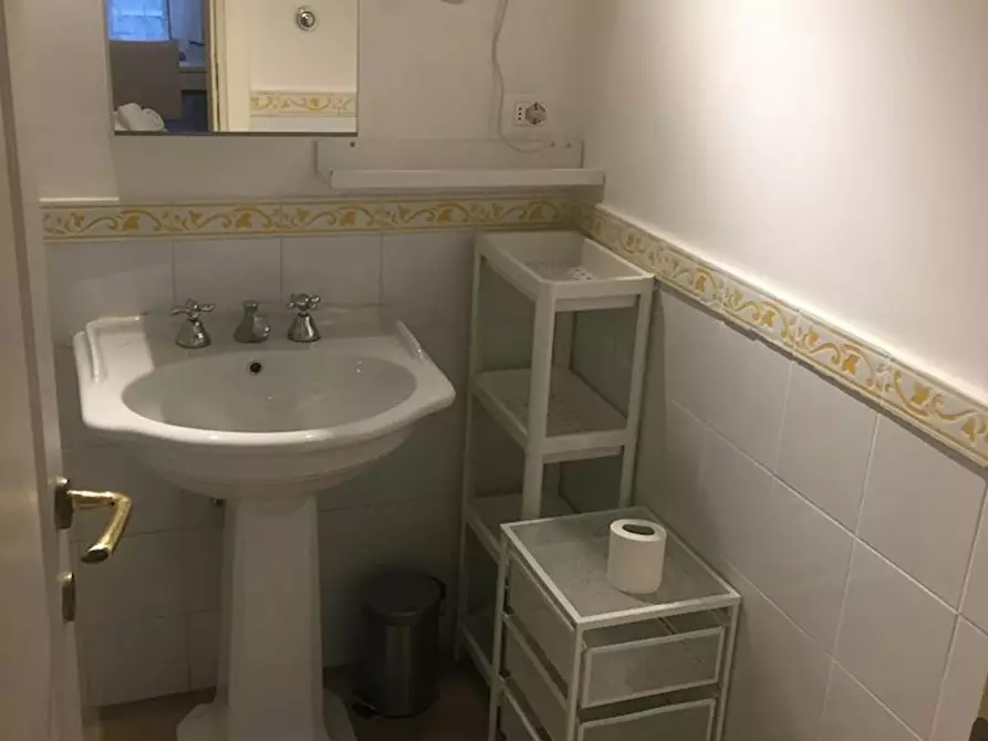 Immagine 4 di Camera in affitto  in Via dei Serragli a Firenze