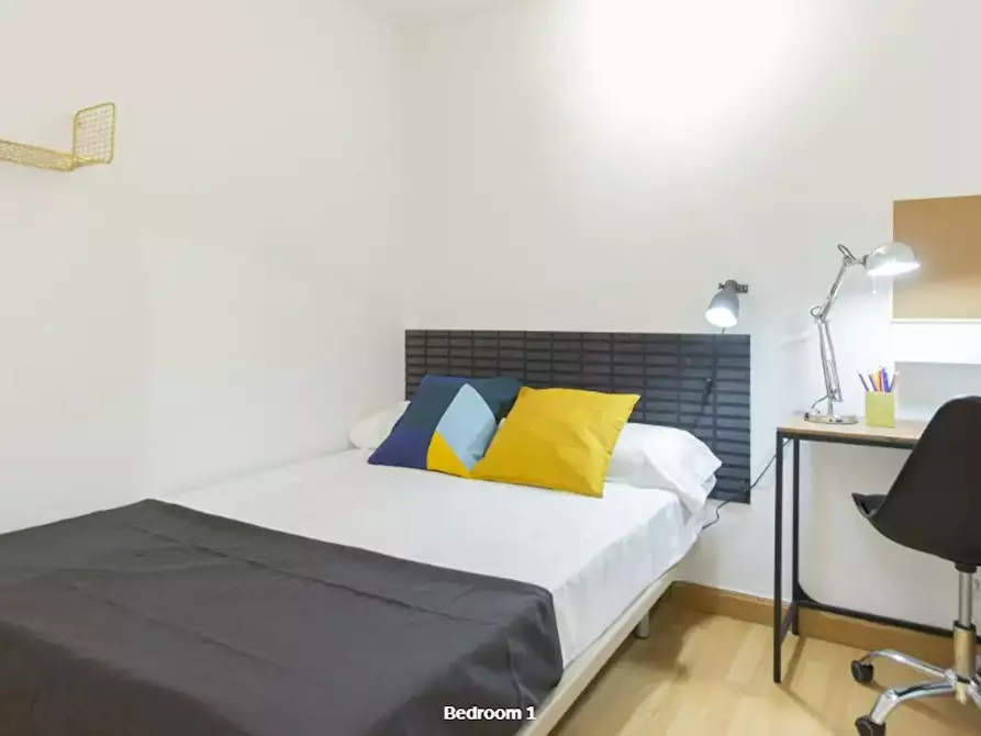 Immagine 5 di Camera in affitto  in Calle Núñez Morgado a Madrid