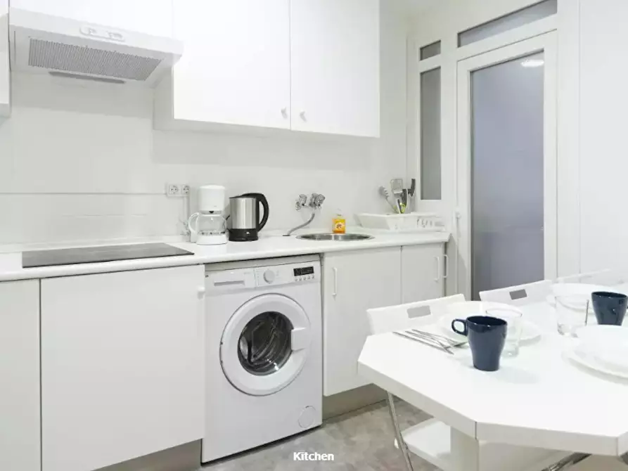 Immagine 7 di Camera in affitto  in Calle Núñez Morgado a Madrid