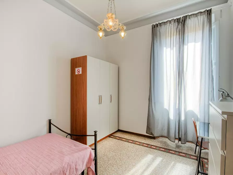 Immagine 6 di Camera in affitto  in Via Gaetano Milanesi a Firenze