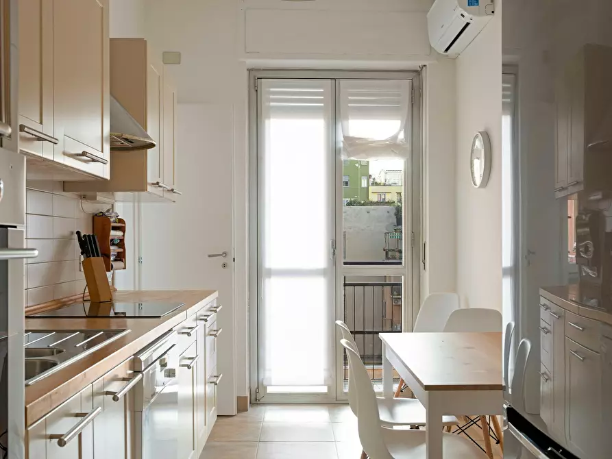 Immagine 5 di Camera in affitto  in Viale Carlo Troya a Milano