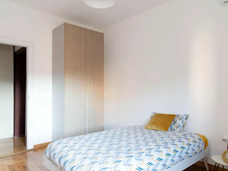 Immagine 1 di Camera in affitto  in Viale Carlo Troya a Milano