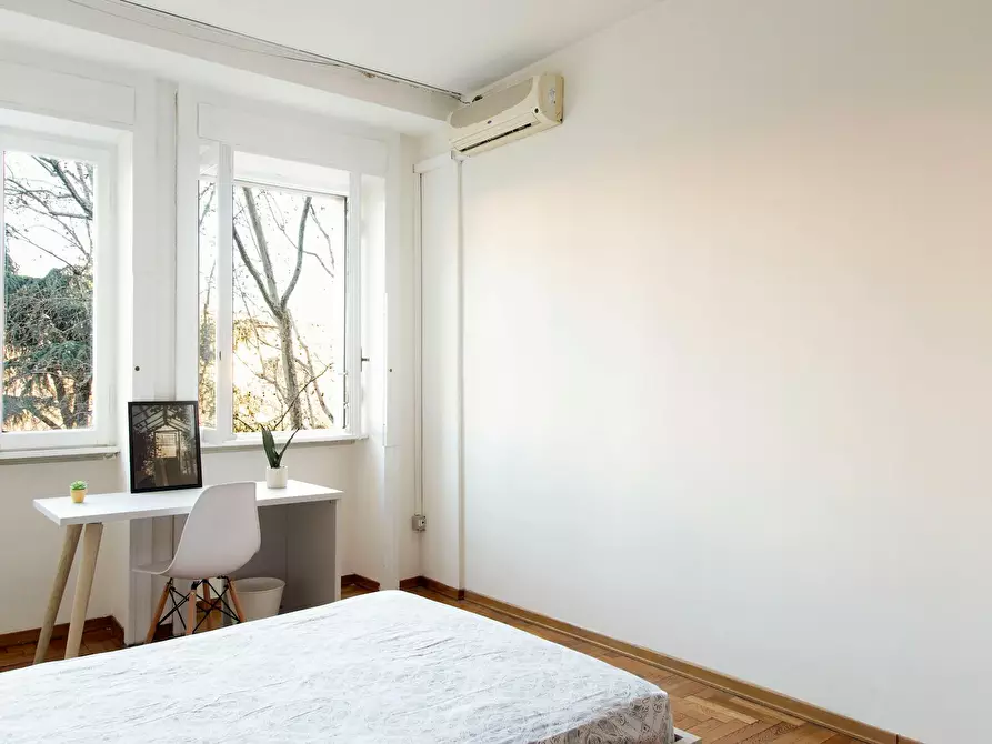 Immagine 5 di Camera in affitto  in Viale Carlo Troya a Milano