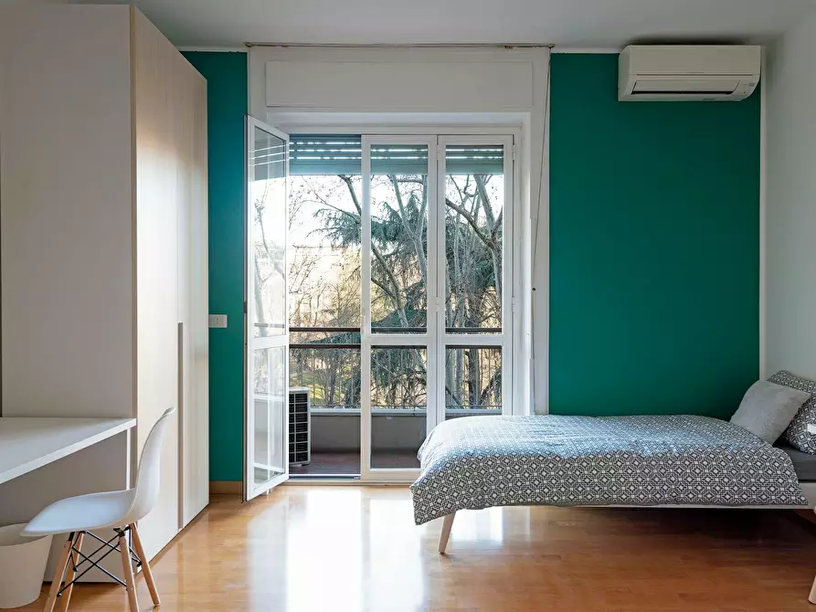 Immagine 2 di Camera condivisa in affitto  in Viale Carlo Troya a Milano