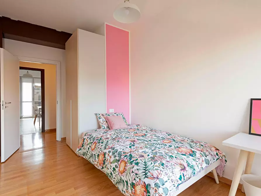 Immagine 1 di Camera in affitto  in Viale Carlo Troya a Milano