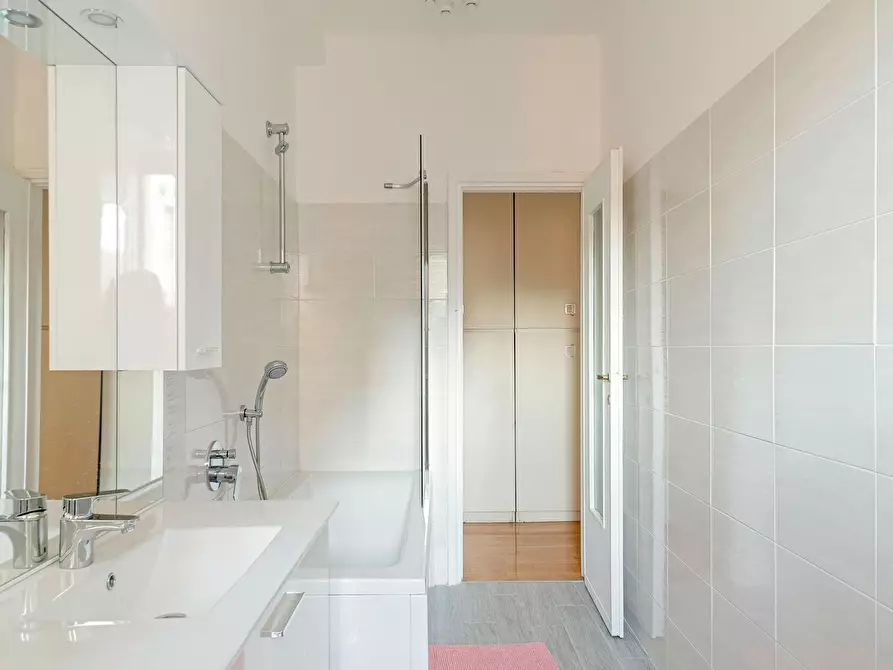 Immagine 9 di Camera in affitto  in Viale Carlo Troya a Milano