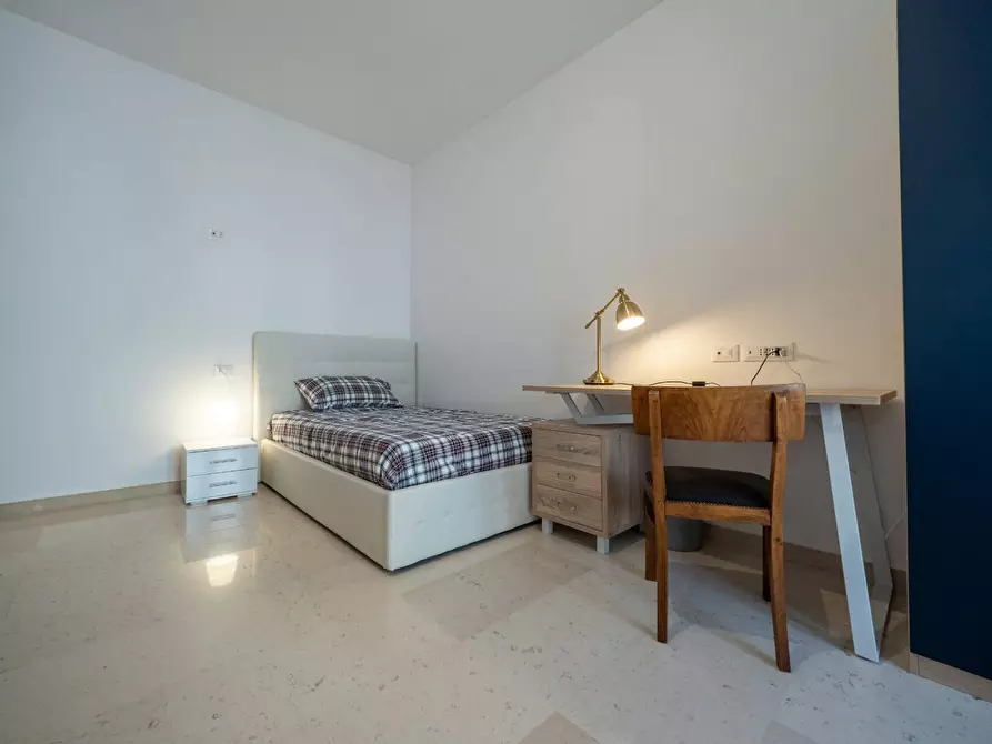 Immagine 2 di Camera condivisa in affitto  in Via Negroli a Milano