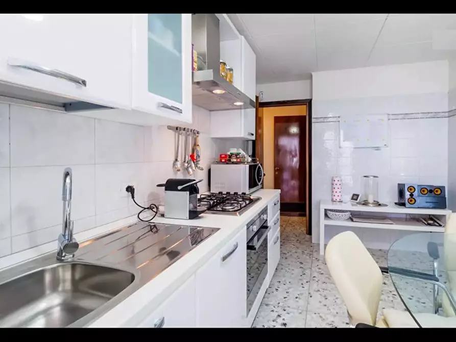 Immagine 10 di Camera in affitto  in Via Leo Longanesi a Milano