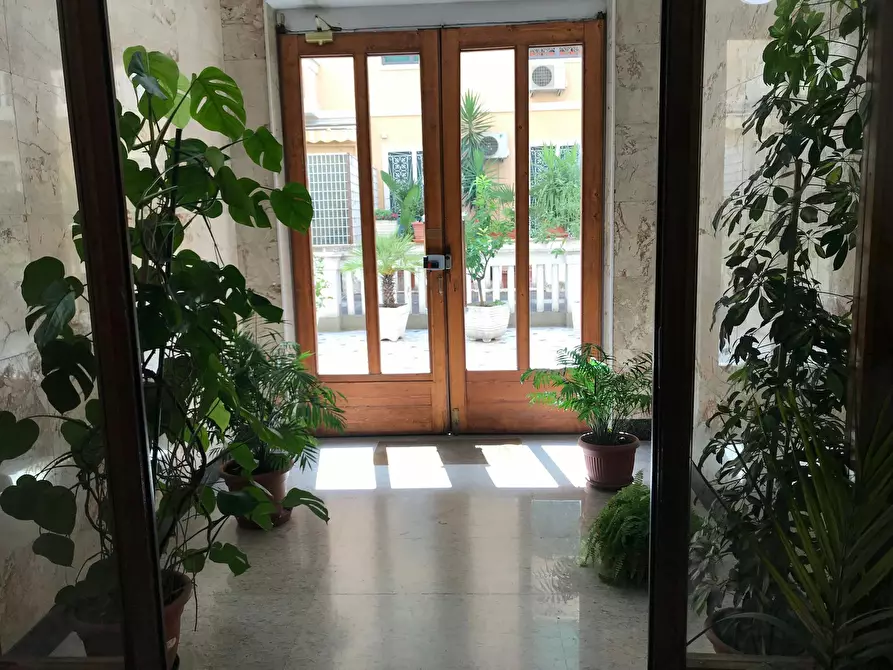 Immagine 10 di Camera in affitto  in Via Giovanni da Procida a Roma