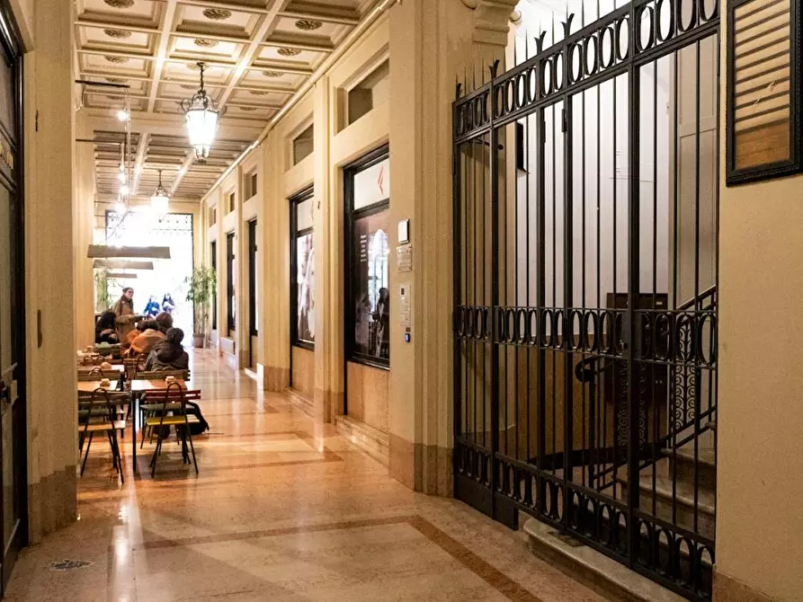 Immagine 2 di Appartamento in affitto  in Via Francesco Rizzoli a Bologna