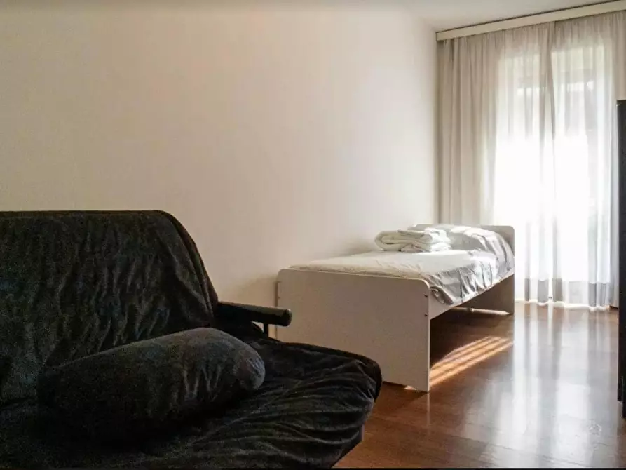 Immagine 2 di Camera in affitto  in Via Francesco dall'Ongaro a Milano