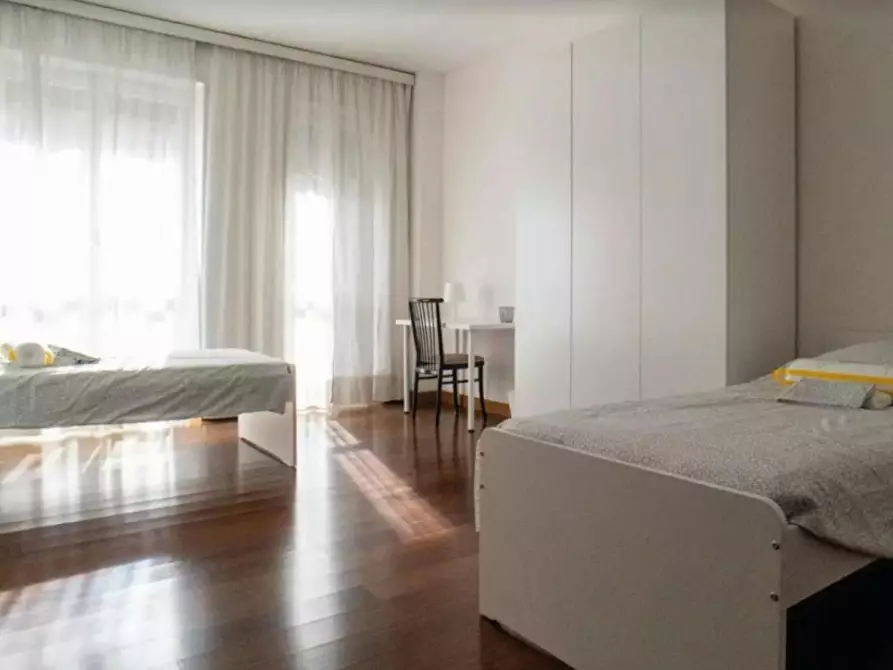 Immagine 2 di Camera condivisa in affitto  in Via Francesco dall'Ongaro a Milano