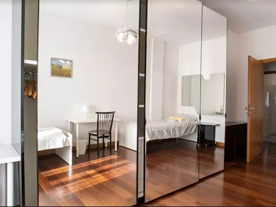 Immagine 3 di Camera condivisa in affitto  in Via Francesco dall'Ongaro a Milano