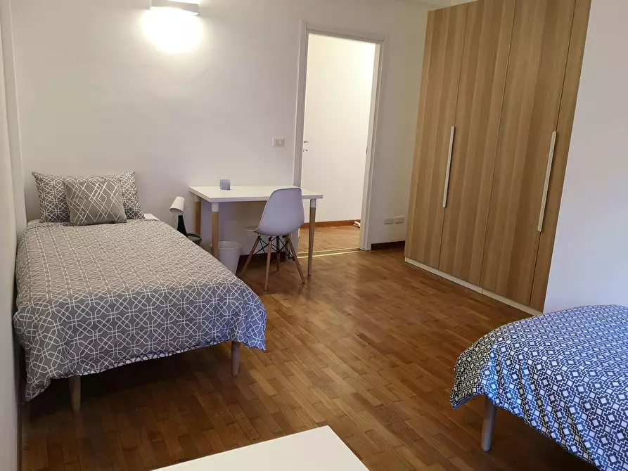 Immagine 2 di Camera condivisa in affitto  in Viale Campania a Milano
