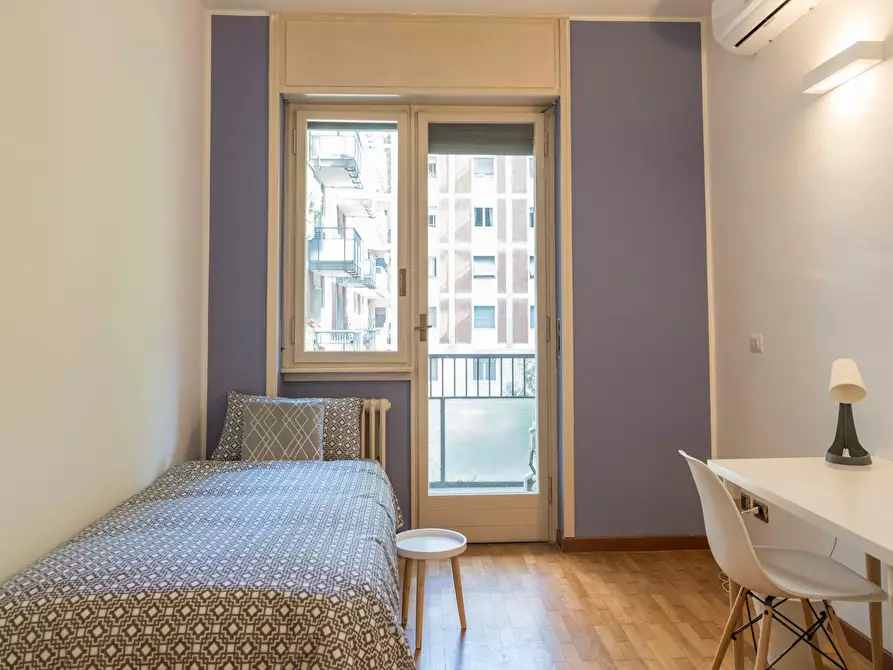 Immagine 2 di Camera condivisa in affitto  in Viale Campania a Milano
