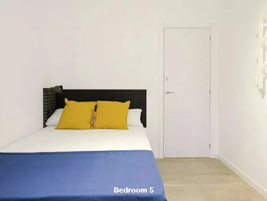 Immagine 1 di Camera in affitto  in Calle de Fernando VI a Madrid