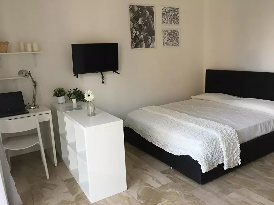 Immagine 1 di Camera in affitto  in Via Carlo Valvassori Peroni a Milano