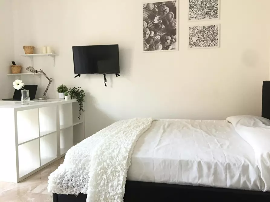 Immagine 10 di Camera in affitto  in Via Carlo Valvassori Peroni a Milano