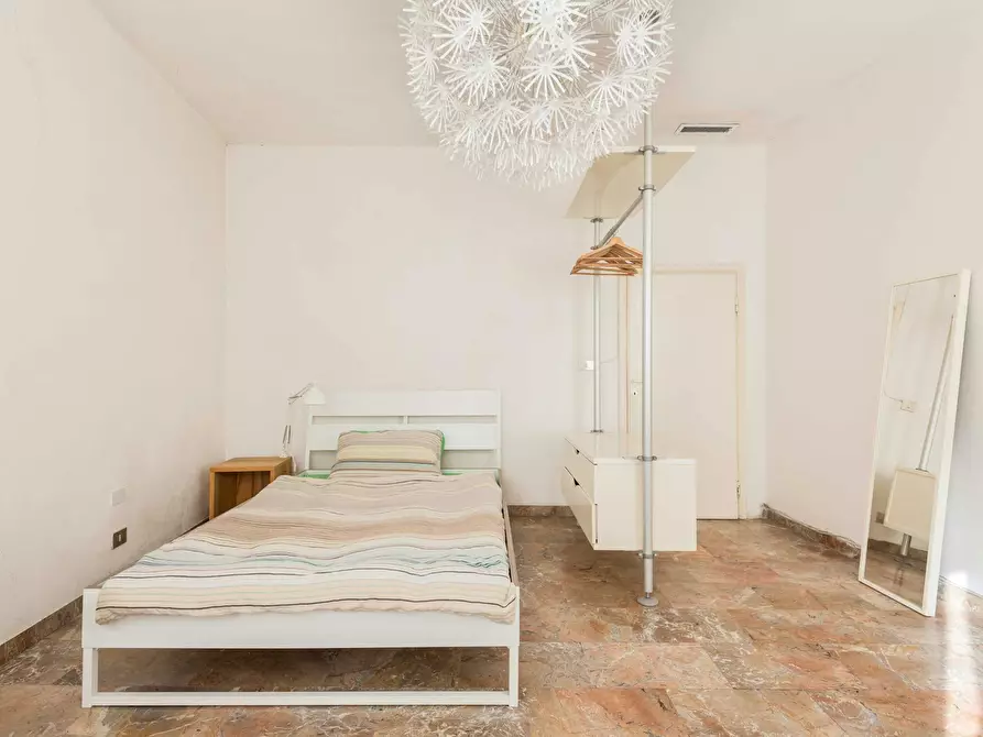 Immagine 3 di Camera in affitto  in Via Folco Portinari a Firenze