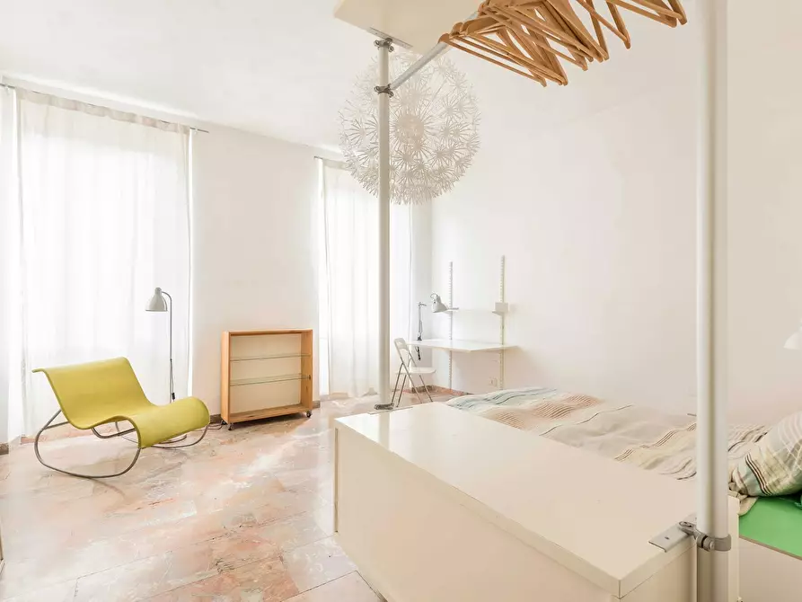 Immagine 5 di Camera in affitto  in Via Folco Portinari a Firenze