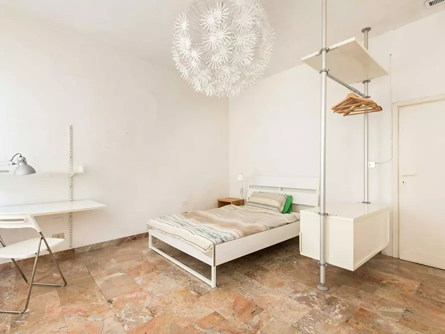 Immagine 4 di Camera in affitto  in Via Folco Portinari a Firenze