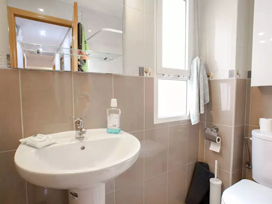 Immagine 8 di Camera in affitto  in Calle Submarino a Valencia