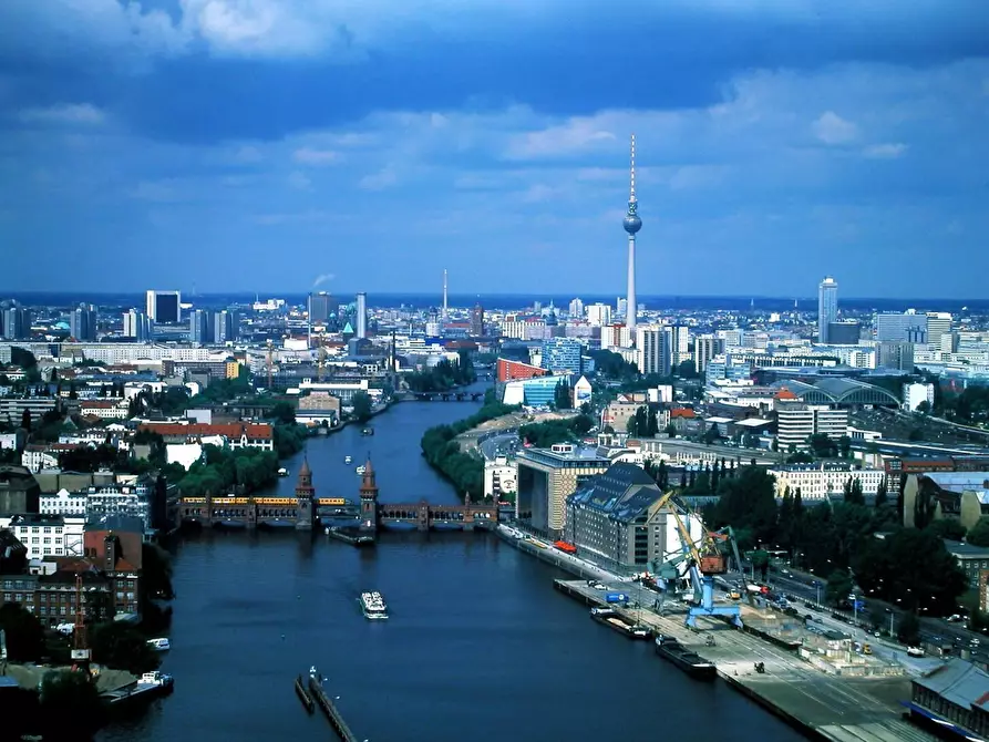Immagine 2 di Appartamento in affitto  in Stralauer Allee a Berlin Friedrichshain