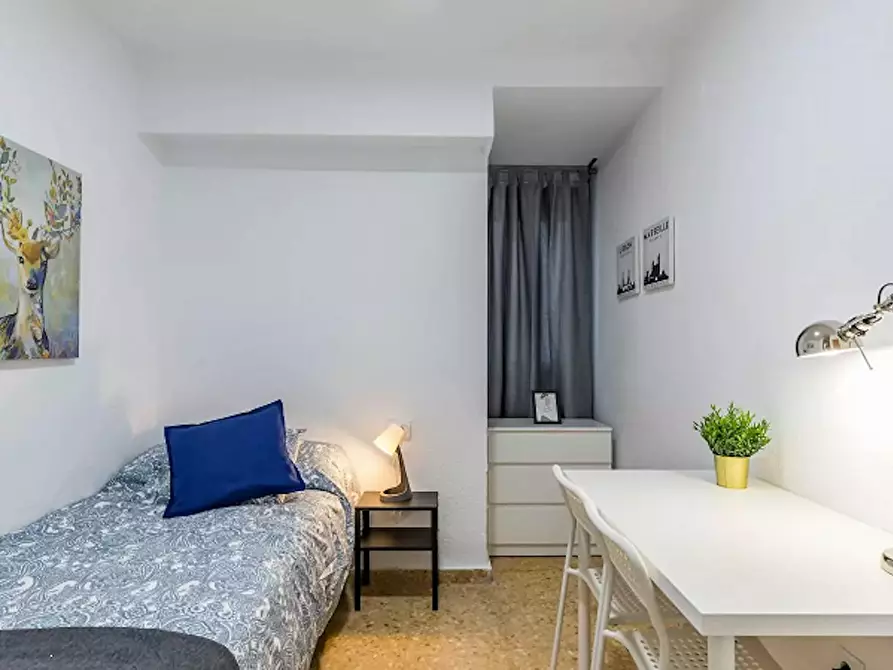 Immagine 1 di Camera in affitto  in Calle Juan Bautista Llovera a Valencia