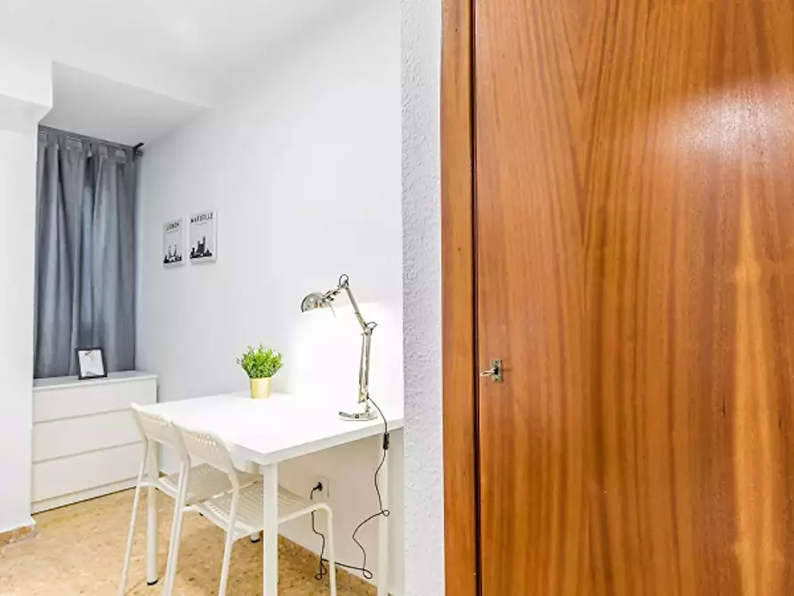 Immagine 3 di Camera in affitto  in Calle Juan Bautista Llovera a Valencia