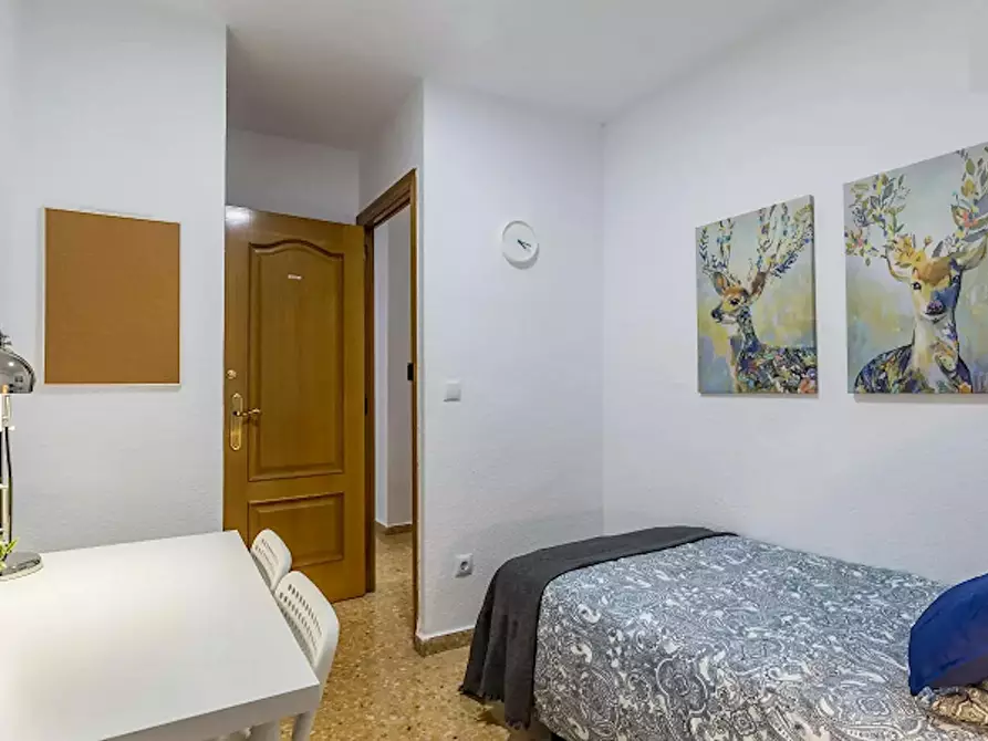 Immagine 2 di Camera in affitto  in Calle Juan Bautista Llovera a Valencia