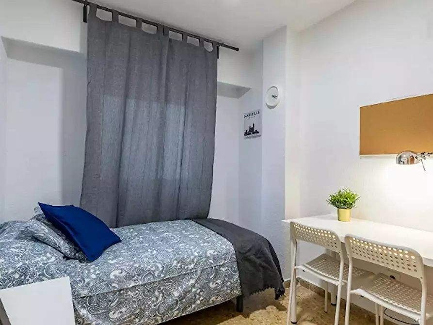 Immagine 1 di Camera in affitto  in Calle Juan Bautista Llovera a Valencia