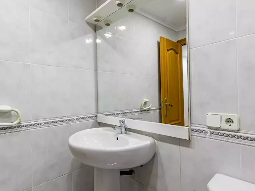 Immagine 9 di Camera in affitto  in Calle Juan Bautista Llovera a Valencia