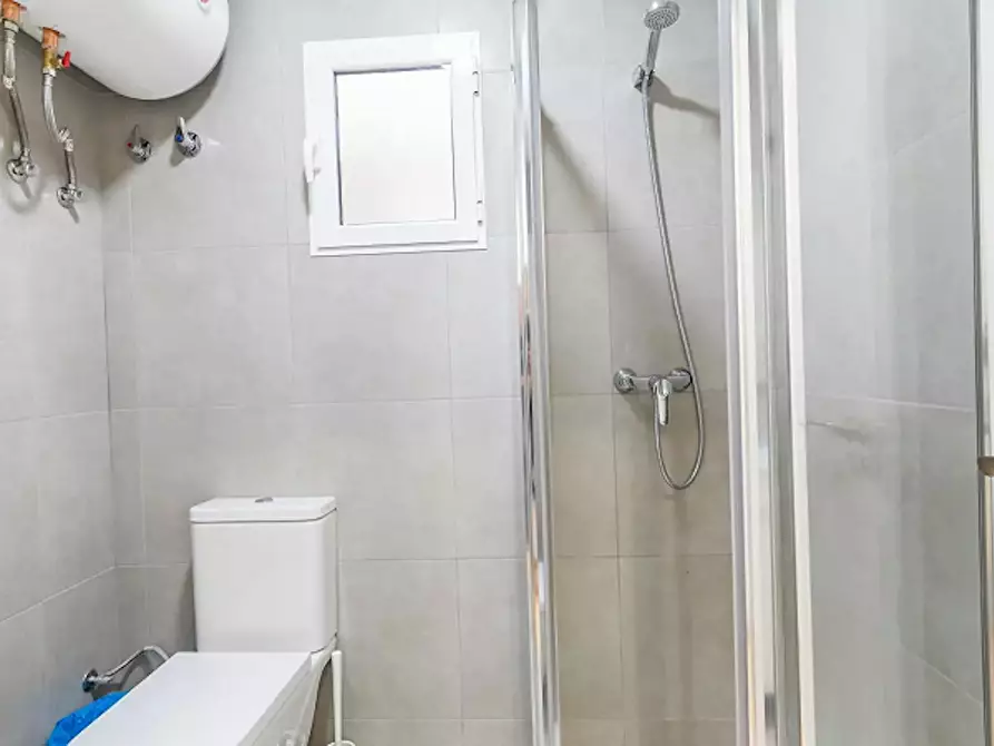 Immagine 9 di Camera in affitto  in Carrer Justo Vilar a Valencia