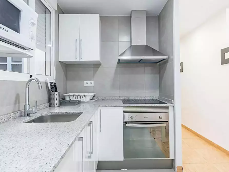 Immagine 8 di Camera in affitto  in Carrer Justo Vilar a Valencia