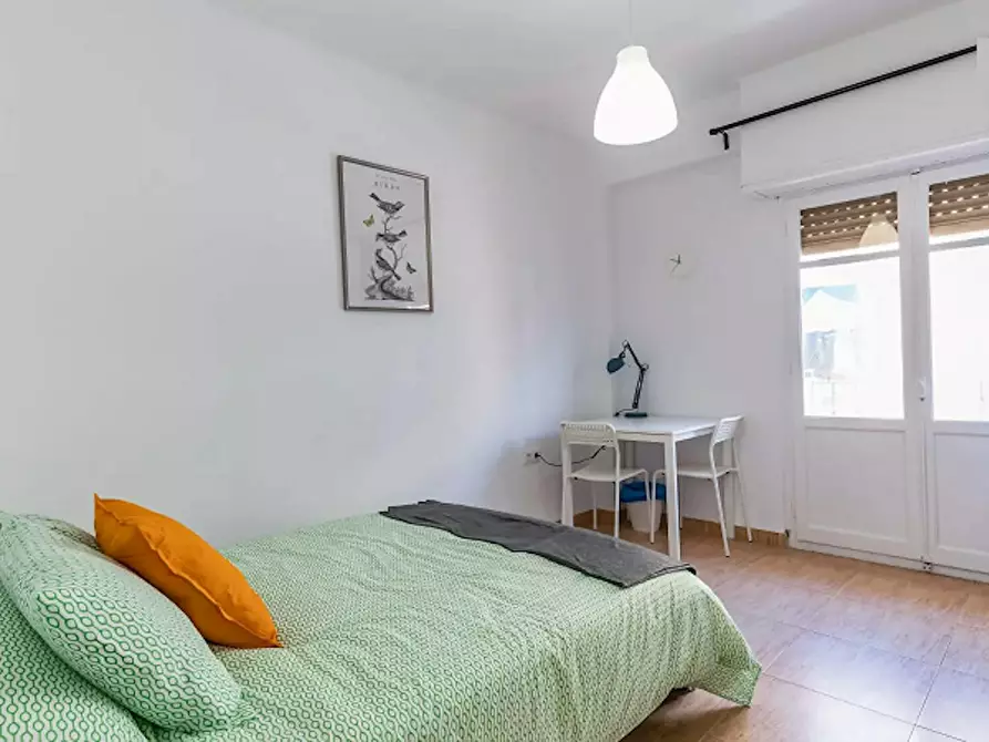 Immagine 1 di Camera in affitto  in Carrer Justo Vilar a Valencia