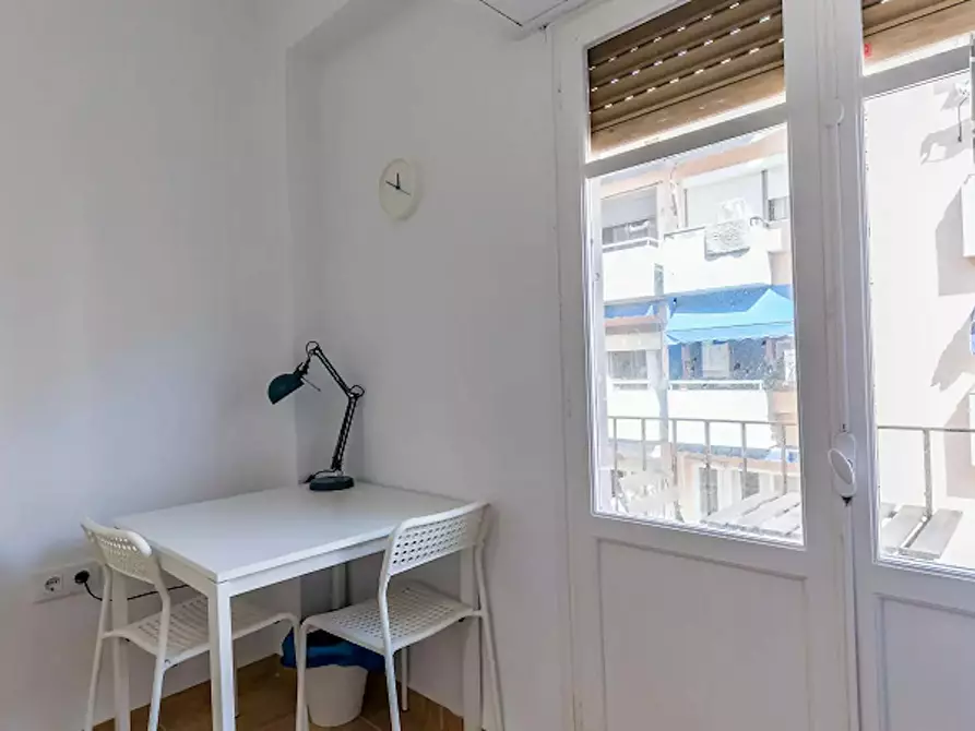 Immagine 2 di Camera in affitto  in Carrer Justo Vilar a Valencia