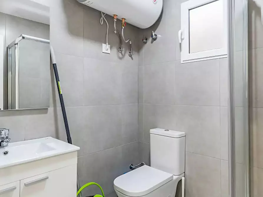 Immagine 10 di Camera in affitto  in Carrer Justo Vilar a Valencia