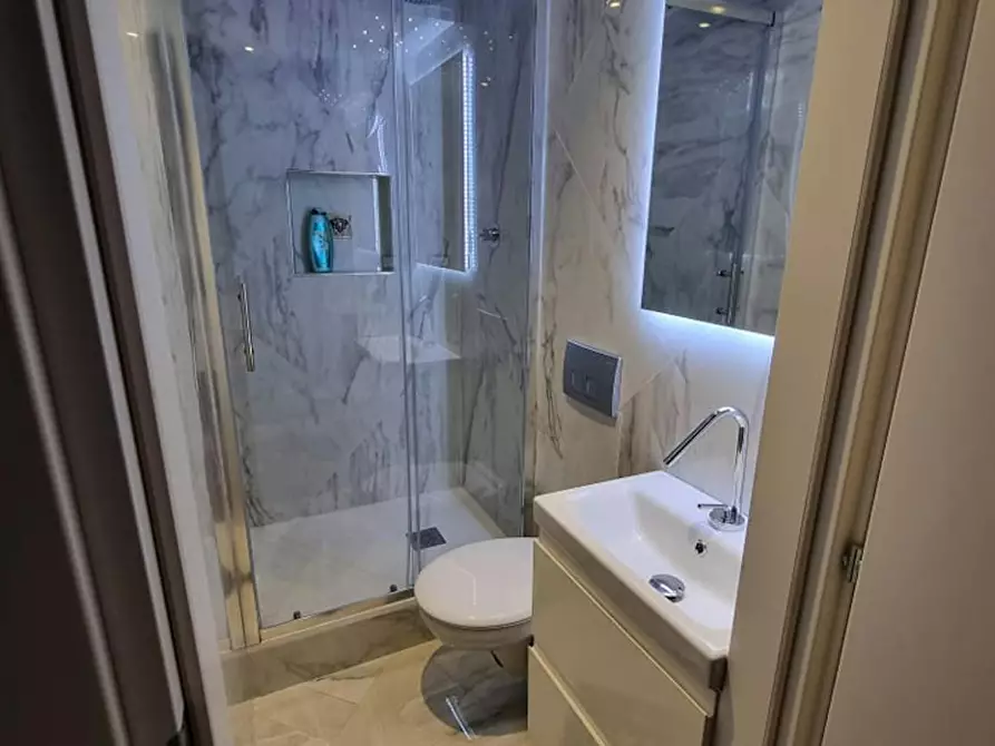 Immagine 6 di Camera in affitto  in Via San Zanobi a Firenze